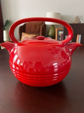 Glossy Red Ceramic Teapot with Integrated Handle